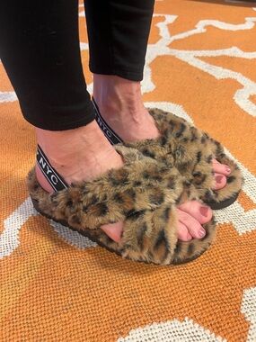 Madden NYC Woman’s Faux Fur leopard crossband  sling back slippers size 8 NWT